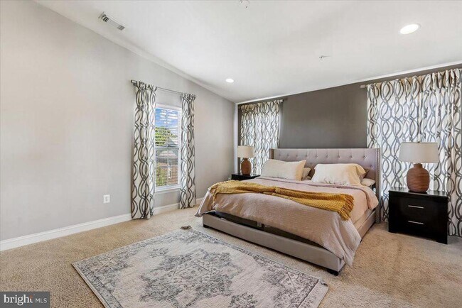 Building Photo - 402 Orchard Ridge Dr