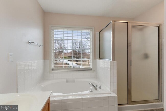 Building Photo - 6910 Governors Grant Ln