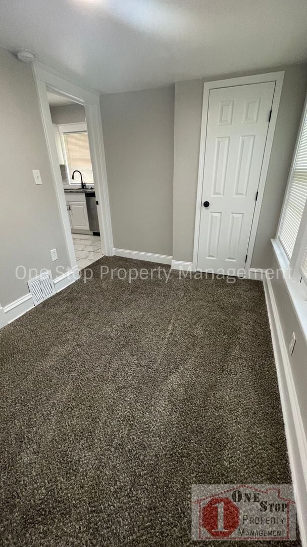 Building Photo - 3 Bedroom 1.5 Bathroom home in Kansas City!