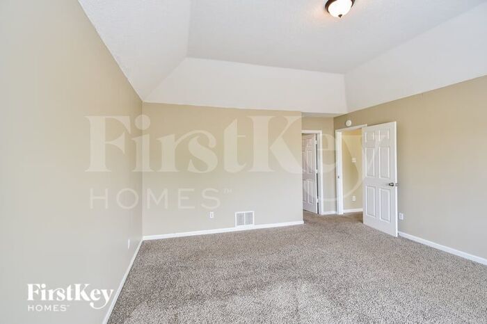 Building Photo - 3734 Oakmoor Cir E