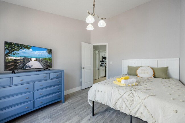 Building Photo - 2211 Surfside Blvd