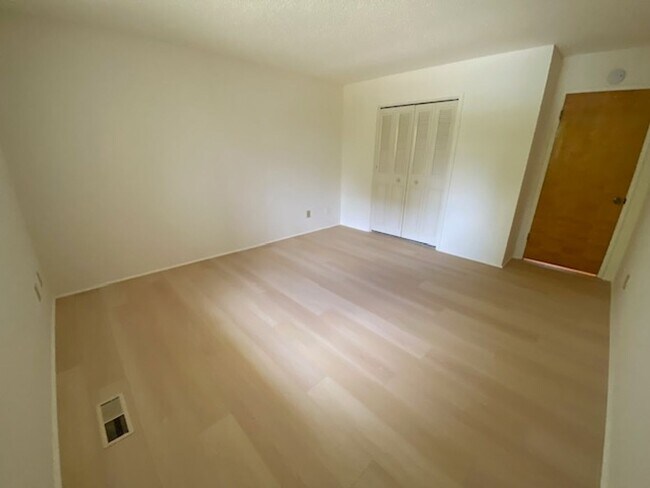 Building Photo - 11755 Tam O'Shanter Dr