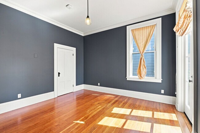 Building Photo - 2570 Folsom St
