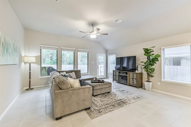 Building Photo - 1337 Lakeside Crk Rd