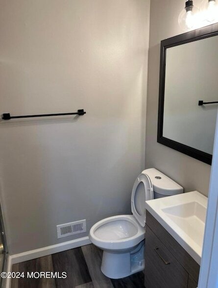 Building Photo - 254 Bromley Pl