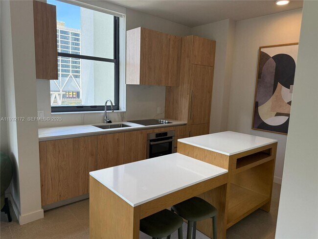 Building Photo - 11 NE 6th St