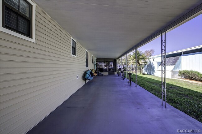Building Photo - 2676 N Comanche Point