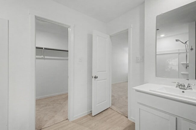 Building Photo - 6732 Bramblewood Dr