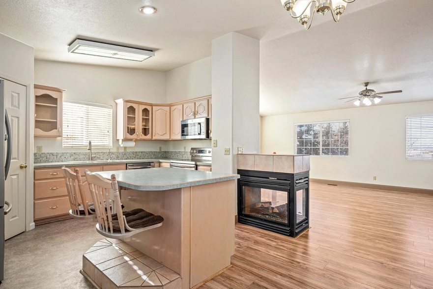 Building Photo - 1852 N Wedgewood Ln