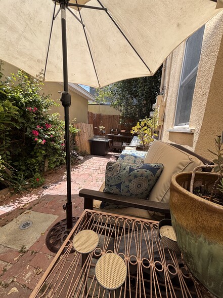 Great space to relax - 912 1/2 California Ave