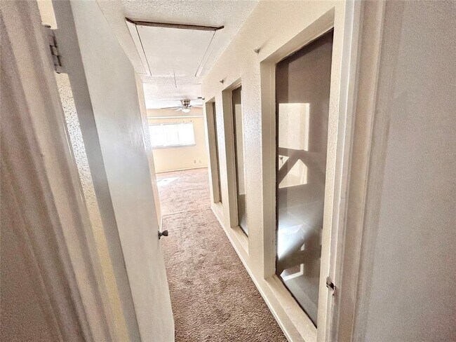 Building Photo - 10639 Sandpiper Dr
