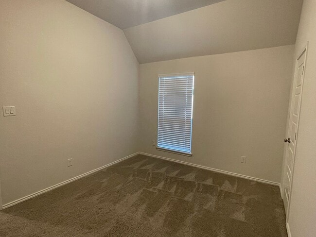 Building Photo - 4 Bedroom/3 Bath Kallinson Ranch Subdivision