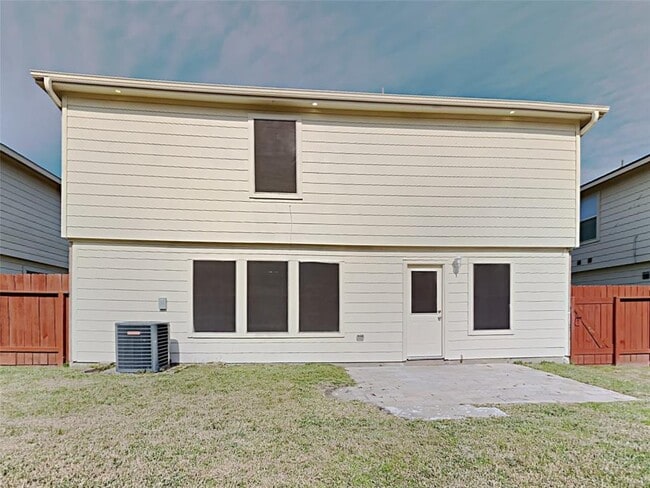 Building Photo - 8110 Stagewood Dr