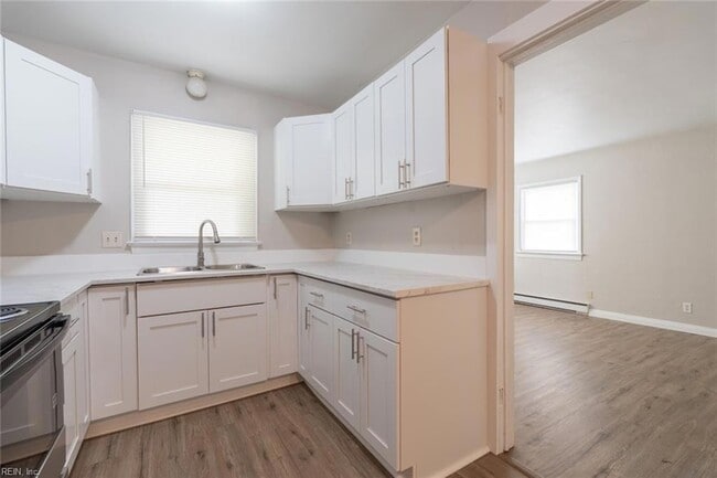 Building Photo - 344 Woodview Ave
