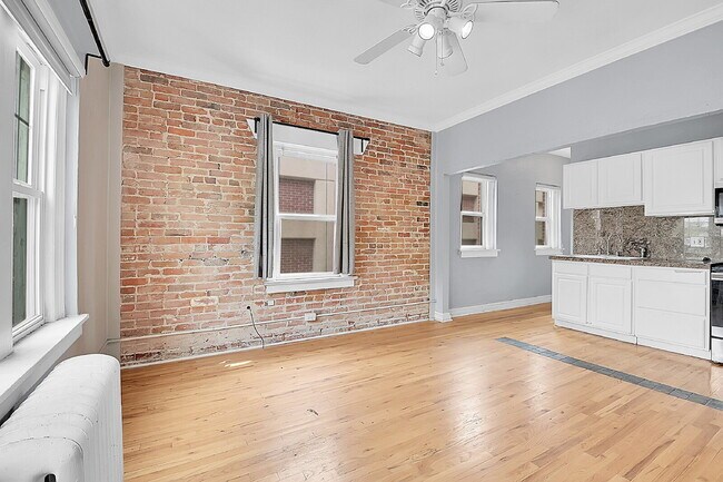 Building Photo - $1,400.00 - 1 Bed, 1 Bath, Condo in Denver...