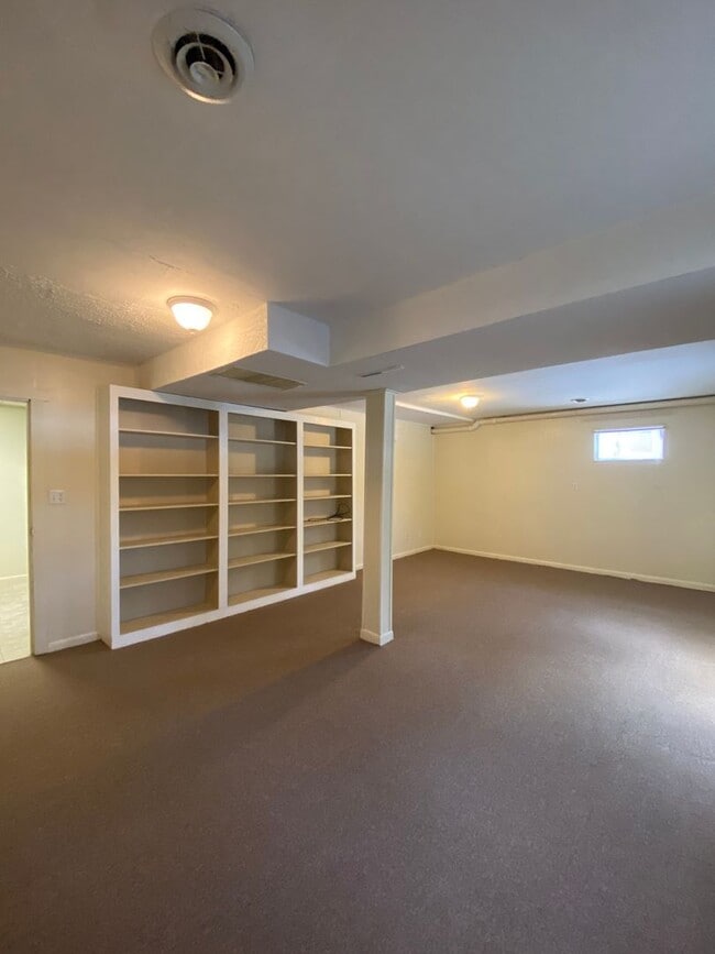 Building Photo - 1931 Fairwood Ln