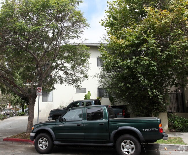 Building Photo - 1020 S Barrington Ave