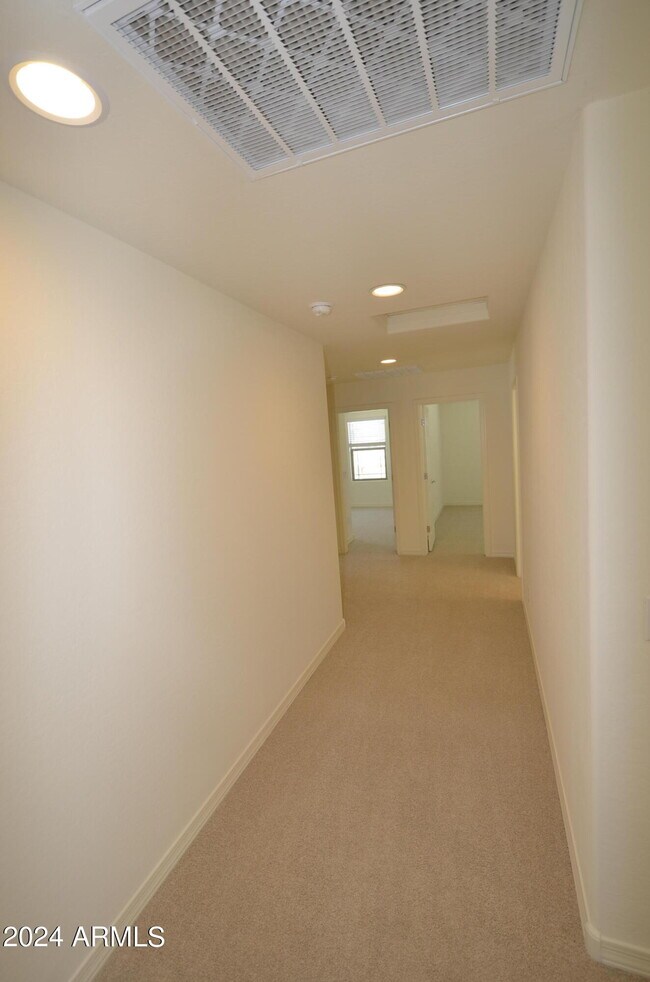 Building Photo - 1306 W Sparrow Dr