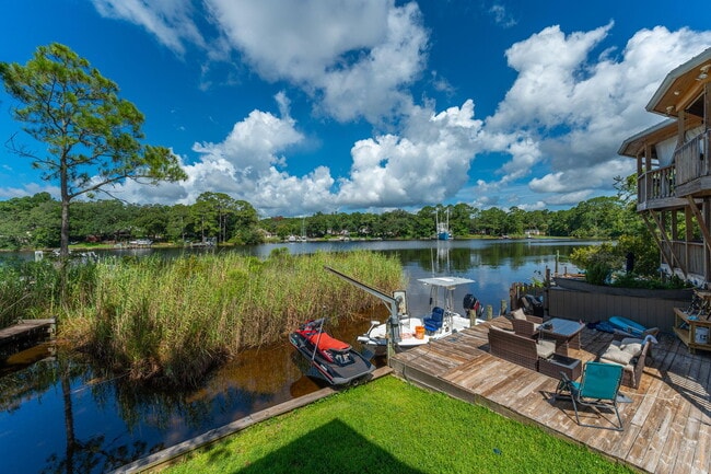 Building Photo - 200 White St