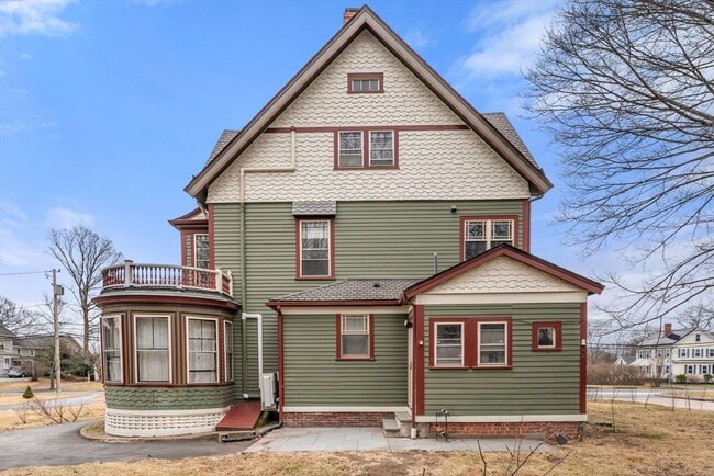 Building Photo - 187 Pleasant St