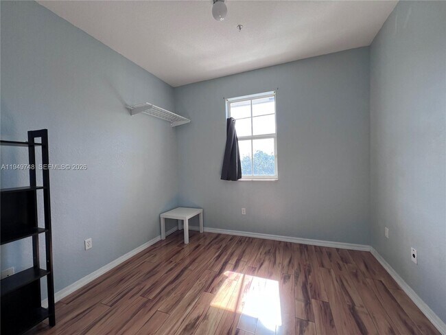 Building Photo - 10885 NW 89th Terrace