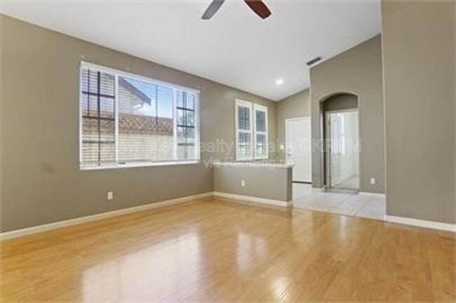 Building Photo - 1844 Oswego Ct
