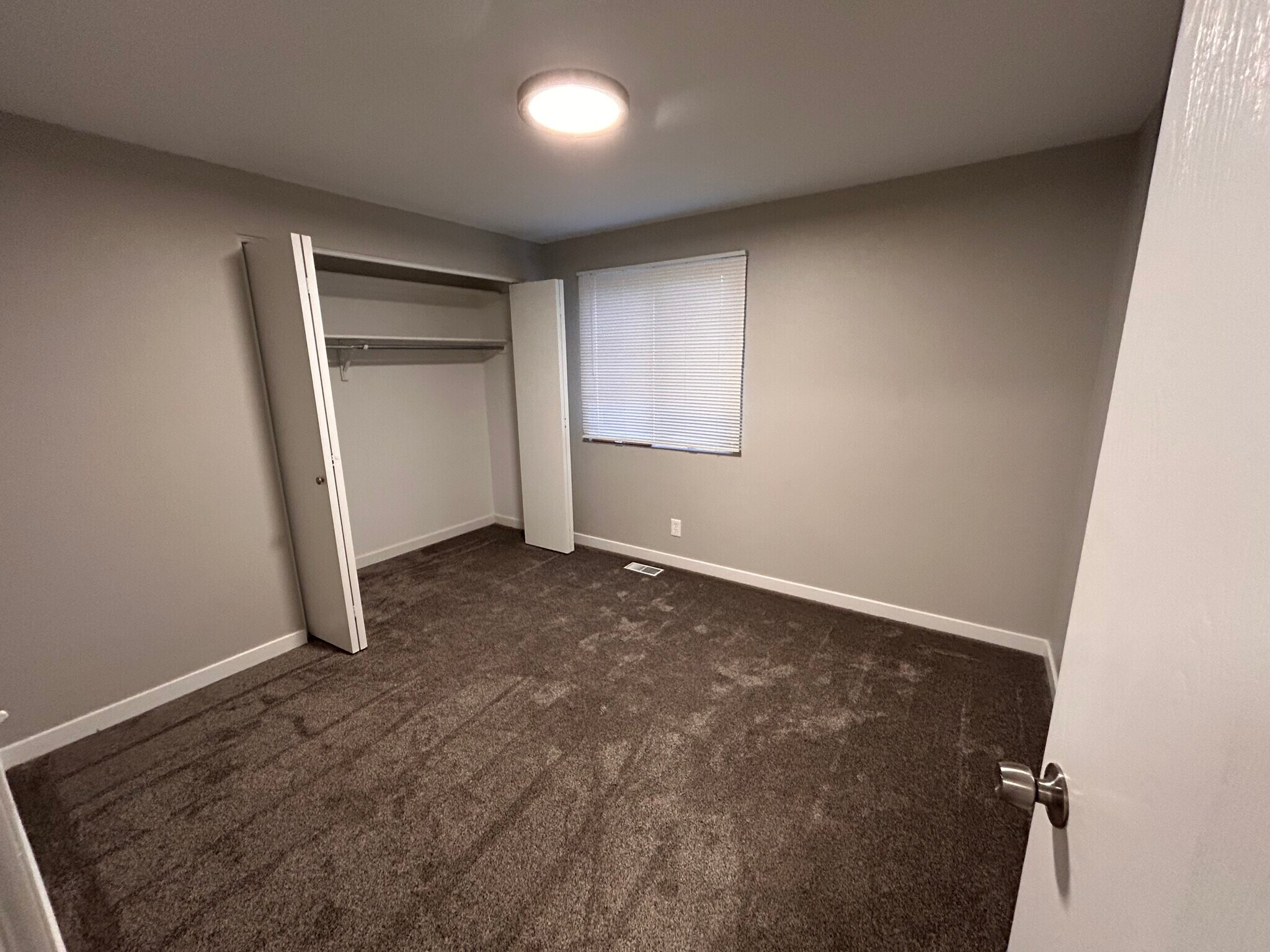 Building Photo - 9205 W Albany Ave