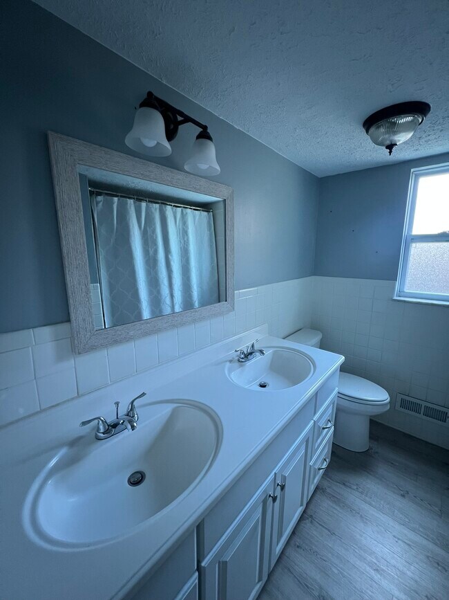 Building Photo - 7903 Ackley Rd