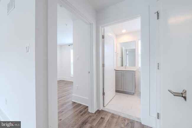 Building Photo - 11382 Emerald Park Rd