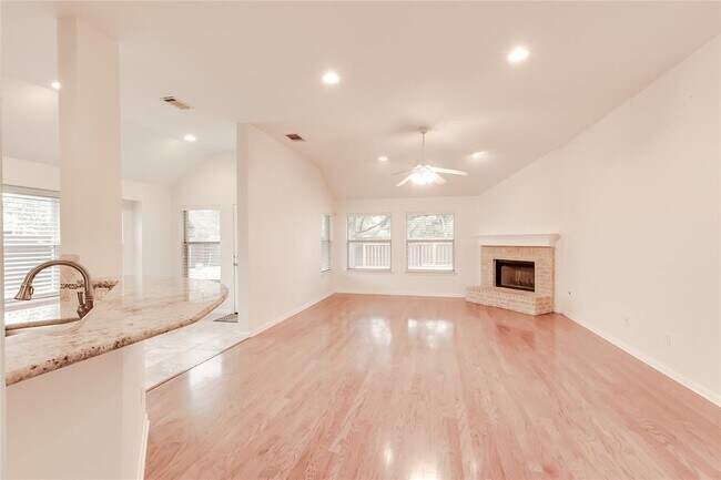 Building Photo - 15437 Fisher Island Dr