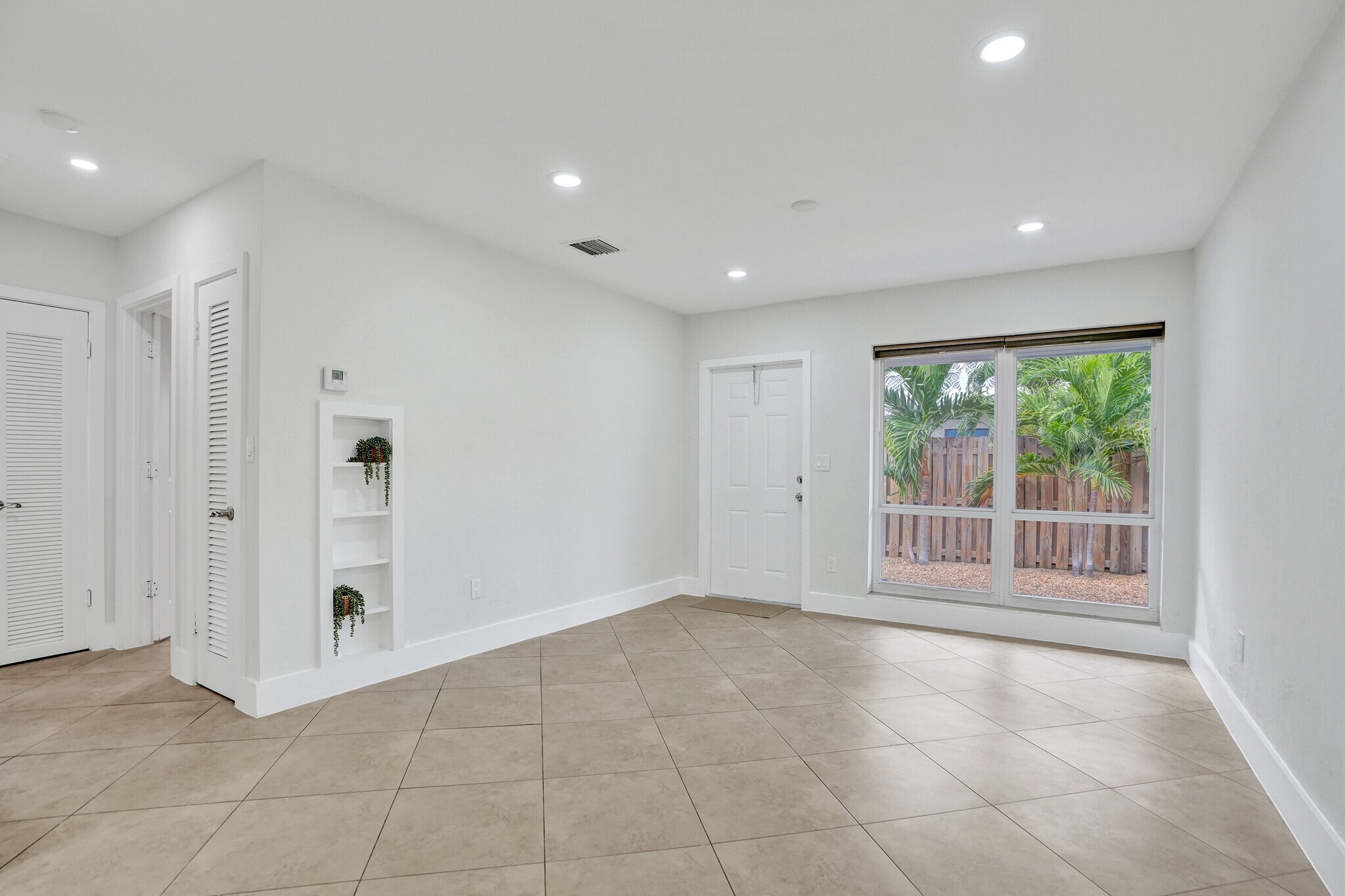 Building Photo - 3033 NE 20th Ter