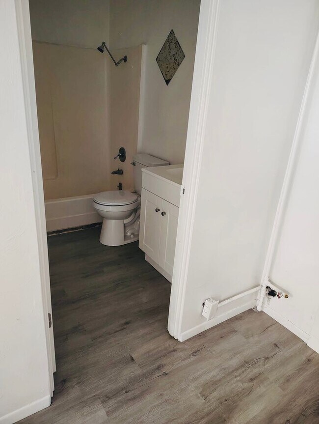 Building Photo - 501 Harrison Dr