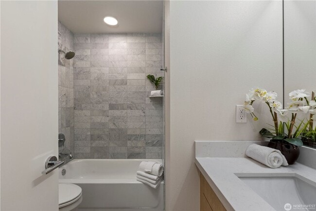 Building Photo - 105 NW 39th St