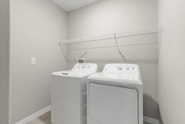 Building Photo - LIKE NEW Home For Rent in Creek Preserve!