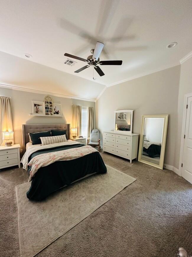 Building Photo - 806 Abita Chase