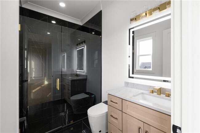 Building Photo - 407 Buford