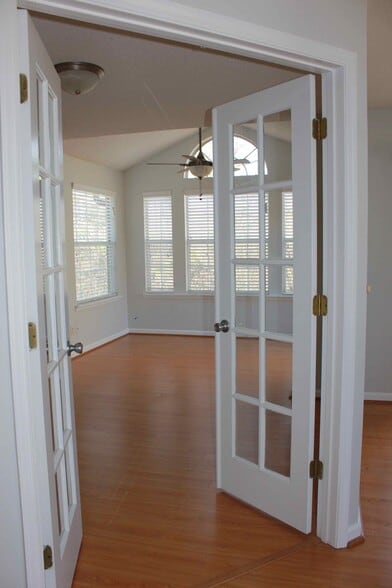 Building Photo - 1307 Red Deer Way