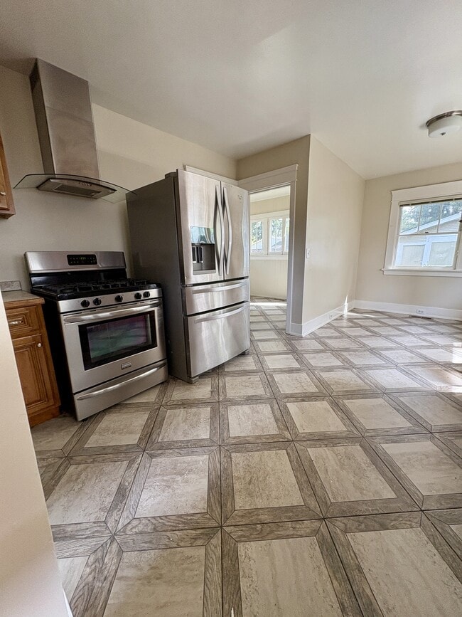 Building Photo - 1122 Channing Ave