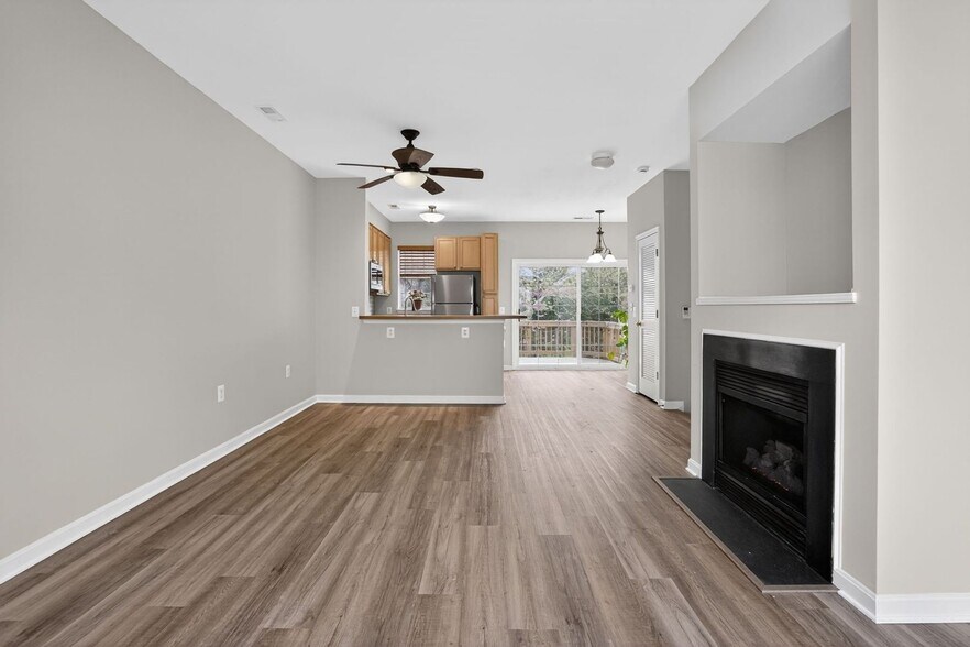 Building Photo - 23185 Blackthorn Square