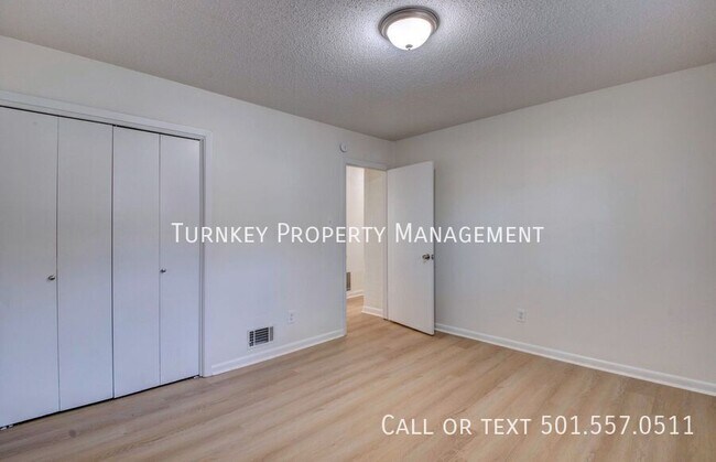 Building Photo - 2511 Montreal Dr