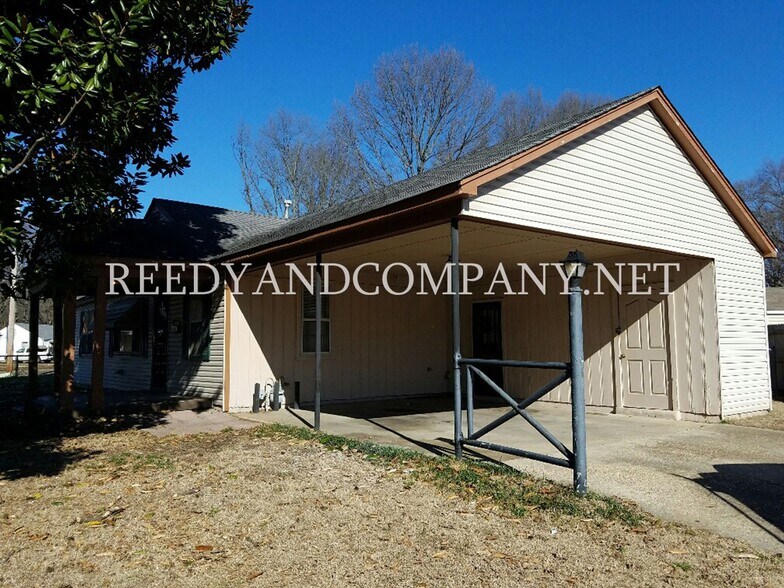 Building Photo - 1324 Wells Station Rd