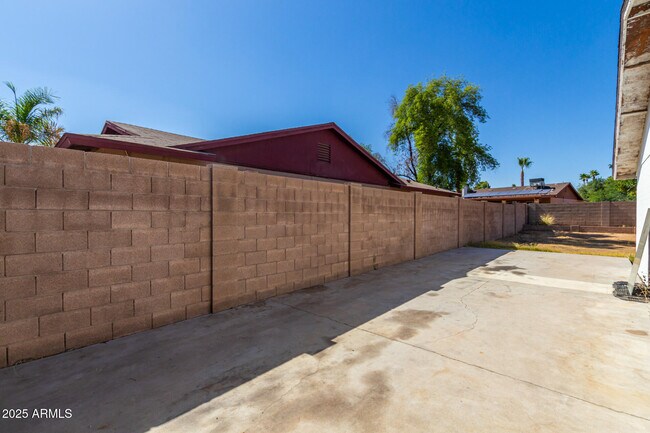 Building Photo - 5038 E Winchcomb Dr