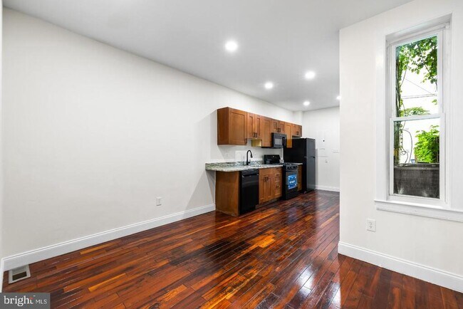 Building Photo - 2822 Frederick Ave