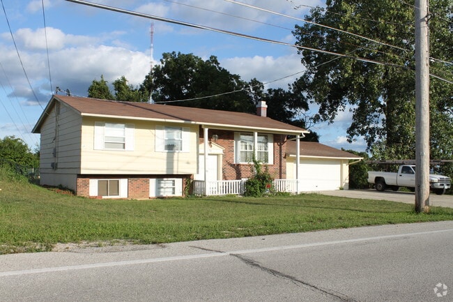 Primary Photo - Starlight Apartments