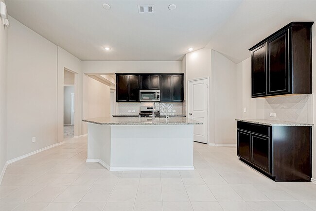 Building Photo - 31801 Pecan Cottage Ln