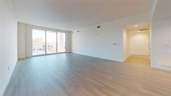 Building Photo - 920 N Osceola Ave