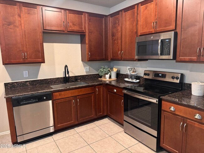 Building Photo - 4065 W Ardmore Rd