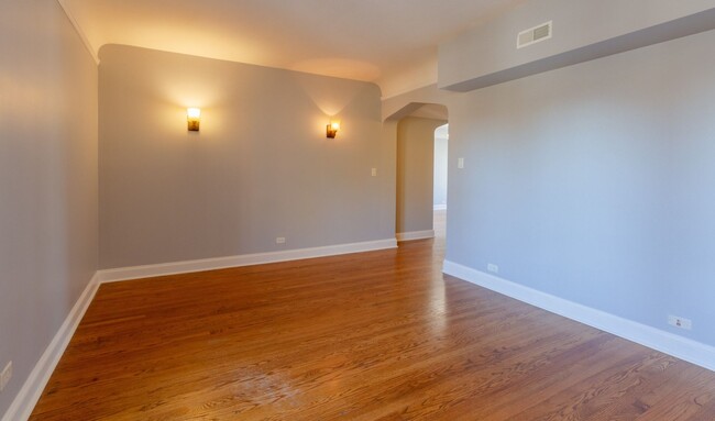 Building Photo - Peterson Park - Fully Updated 2-Bedroom / ...