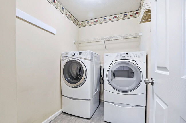 Building Photo - 6200 Winding Stream Dr