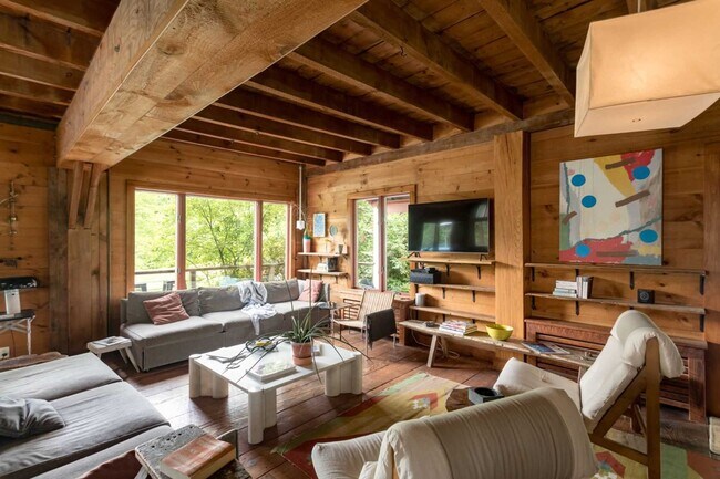 Building Photo - 16-18 Broadway